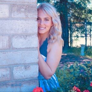 Meet your Posher, Abigail